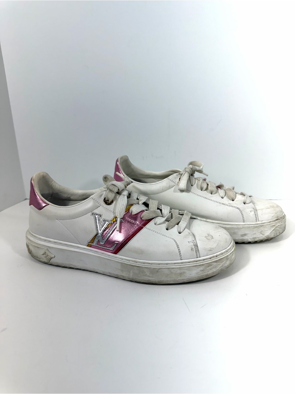 Louis Vuitton Time Out Sneakers White Metallic Leather LV Logo EU 41 US 10.5